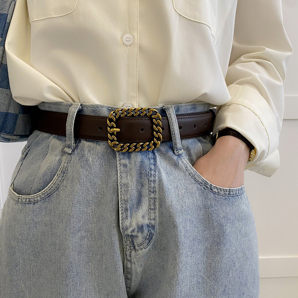 Ženski kožni remen sa metalnom kopčom