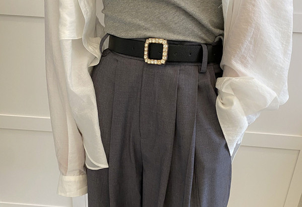 Ženski elegantni remen s četvrtastom kopčom i ukrasnim kamenčićima