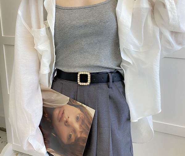 Ženski elegantni remen s četvrtastom kopčom i ukrasnim kamenčićima