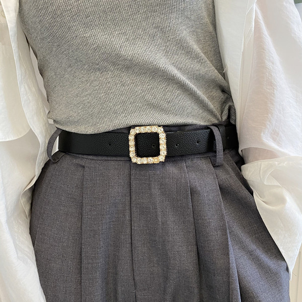 Ženski elegantni remen s četvrtastom kopčom i ukrasnim kamenčićima