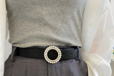 Moderan ženski remen s okruglom kopčom