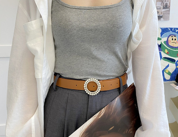 Moderan ženski remen s okruglom kopčom