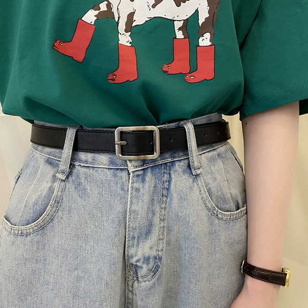 Ženski kožni remen s četvrtastom kopčom