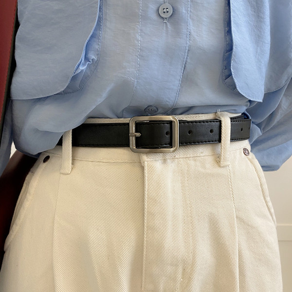 Ženski kožni remen s četvrtastom kopčom