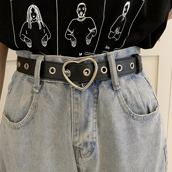 Ženski kožni remen sa kopčom u obliku srca