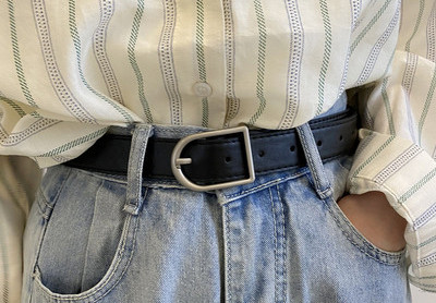 Ženski remen od eko kože sa metalnom kopčom