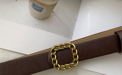 Moderan ženski remen sa četvrtastom kopčom u dvije boje