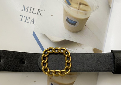 Moderan ženski remen sa četvrtastom kopčom u dvije boje