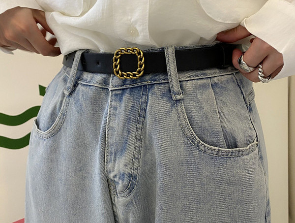 Moderan ženski remen sa četvrtastom kopčom u dvije boje