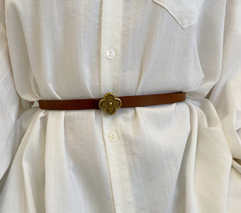 Tanki ženski remen od eko kože sa metalnom kopčom