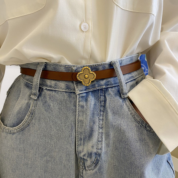 Tanki ženski remen od eko kože sa metalnom kopčom