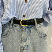 Elegantan ženski remen sa zlatnim elementom