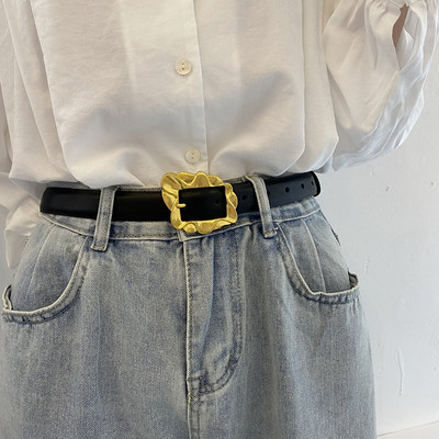 Moderan ženski kožni remen s metalnom kopčom