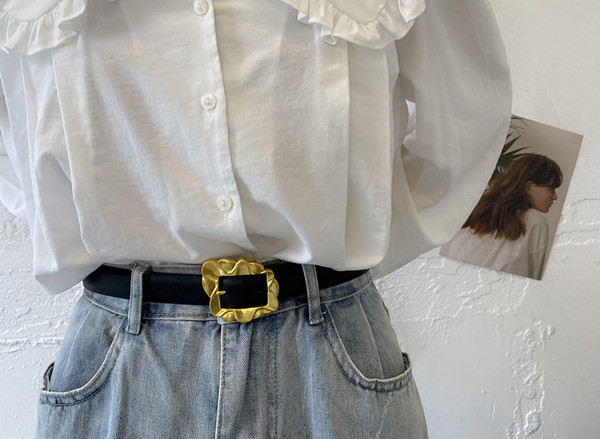 Moderan ženski kožni remen s metalnom kopčom