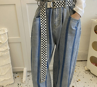 Ženski karirani remen sa metalnim elementom