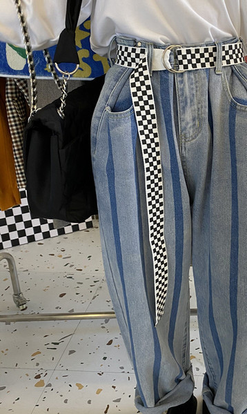 Ženski karirani remen sa metalnim elementom