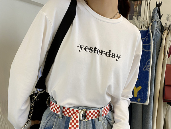 Ženski karirani remen sa metalnim elementom