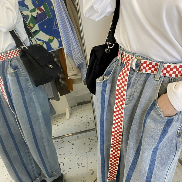 Ženski karirani remen sa metalnim elementom