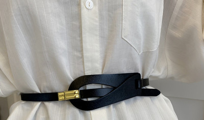 Ženski moderan kožni remen sa metalnim elementom