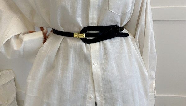 Ženski moderan kožni remen sa metalnim elementom