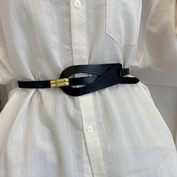 Ženski moderan kožni remen sa metalnim elementom