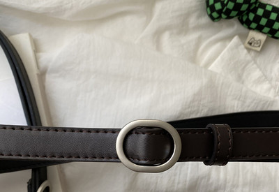 Tanak remen za žene u retro stilu