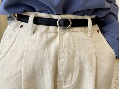 Tanak remen za žene u retro stilu