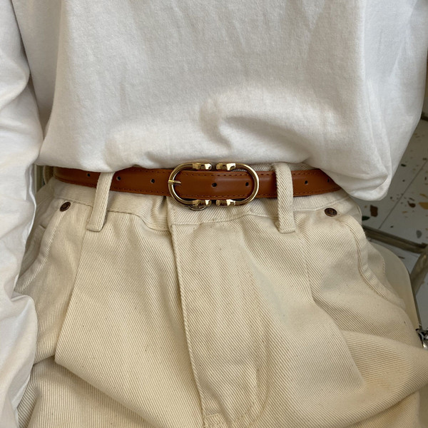 Ležerni remen s kopčom od eko kože za žene