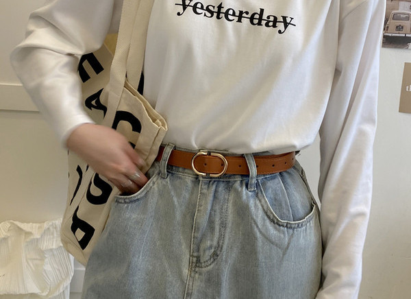 Ležeran ženski remen sa metalnom kopčom