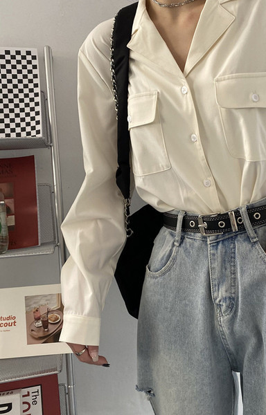 Ženski remen s metalnim ušicama