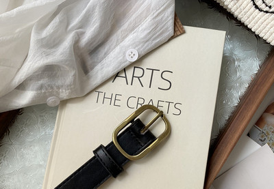 Čisti model ženskog remena od eko kože