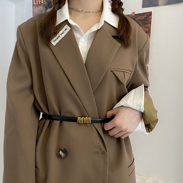 Ženski moderan tanki remen od eko kože sa metalnom kopčom