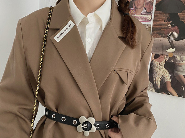 Tanak ženski remen s metalnom kopčom u obliku cvijeta