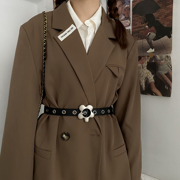 Tanak ženski remen s metalnom kopčom u obliku cvijeta