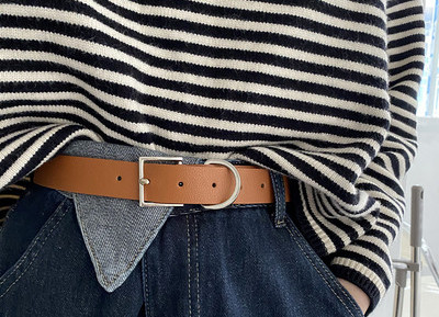 Ženski moderan remen s dvostrukom metalnom kopčom