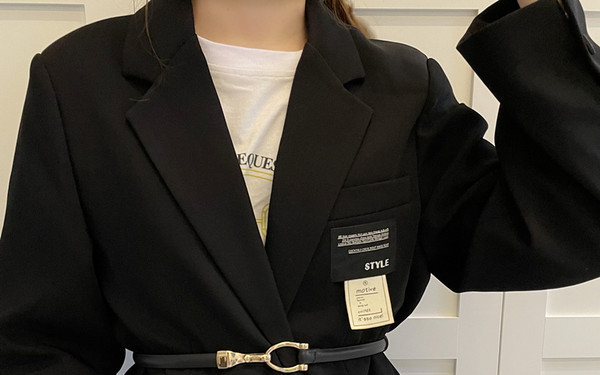 Tanki ženski remen od umjetne kože sa metalnim elementom