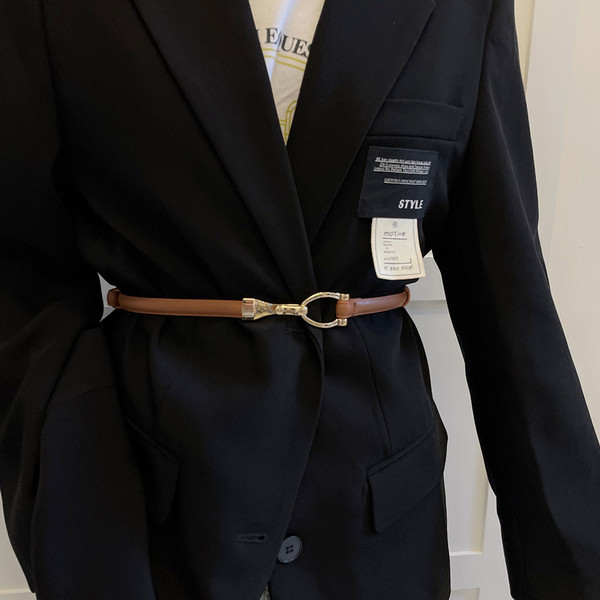 Tanki ženski remen od umjetne kože sa metalnim elementom