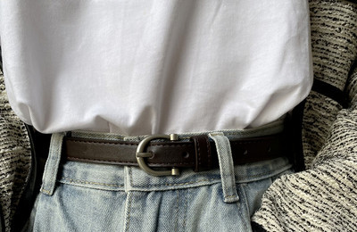 Tanki ženski remen od eko kože sa metalnom kopčom