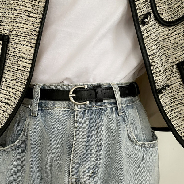 Tanki ženski remen od eko kože sa metalnom kopčom