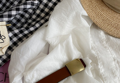 Tanki ženski remen u retro stilu s četvrtastom kopčom