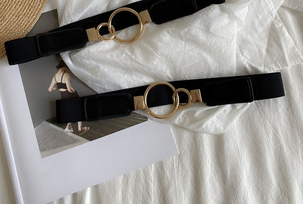 Ženski tekstilni remen s metalnom kopčom