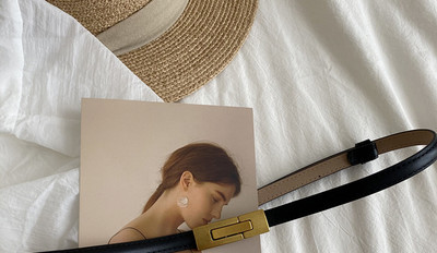 Moderan tanki remen od eko kože sa metalnom kopčom