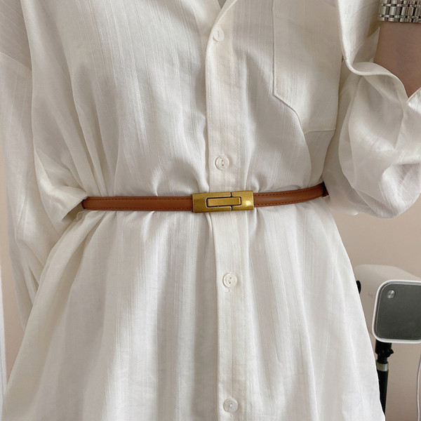 Moderan tanki remen od eko kože sa metalnom kopčom