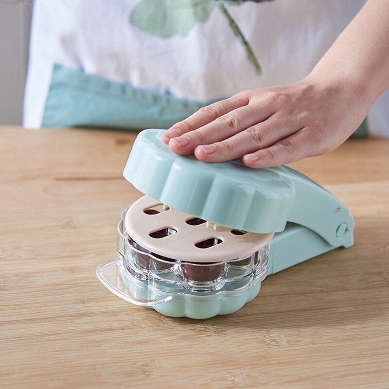 Odstranjivač koštica trešanja jednostavan je kućni odstranjivač koštica trešanja koji može ukloniti 6 koštica trešnje odjednom