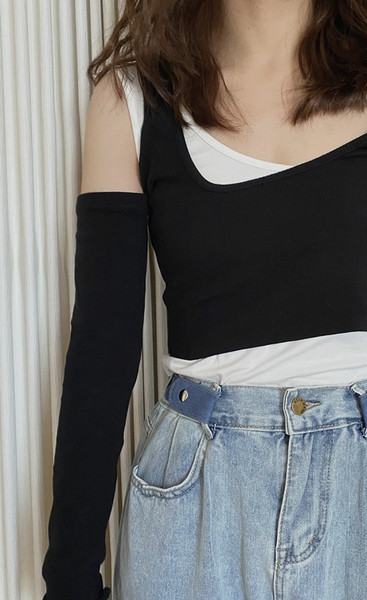 Ženski remen sa metalnim elementom