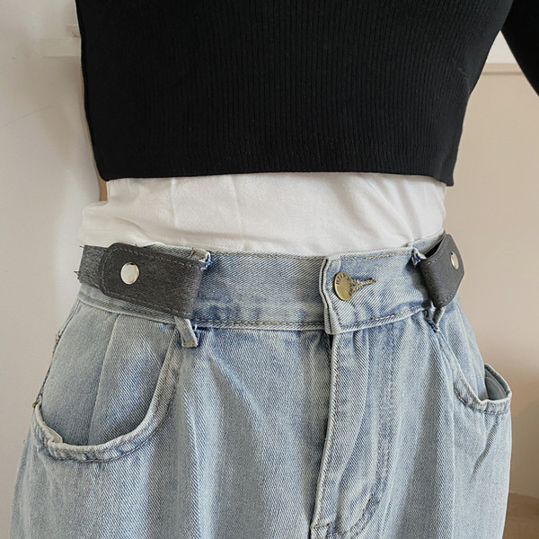 Ženski remen sa metalnim elementom