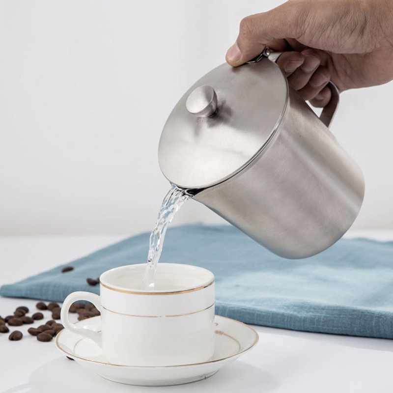 Vrč za pjenjenje mlijeka s poklopcem i mjeračem - Nadograđeni Thicken 304 Mjerne šalice od nehrđajućeg čelika Posuda za pjenu za kavu