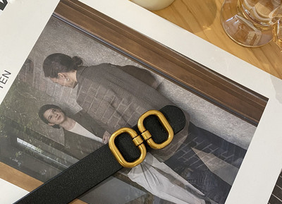 Novi model ženskog kožnog remena u crno-braon boji