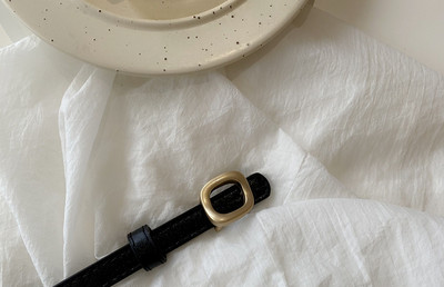 Tanak ženski remen s metalnom kopčom