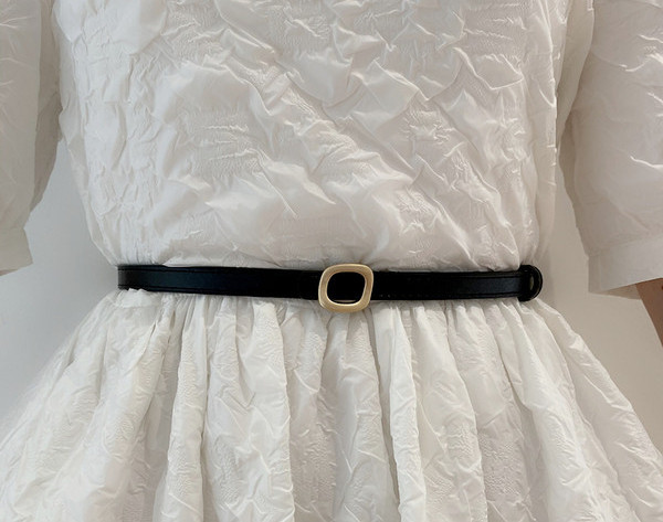 Tanak ženski remen s metalnom kopčom